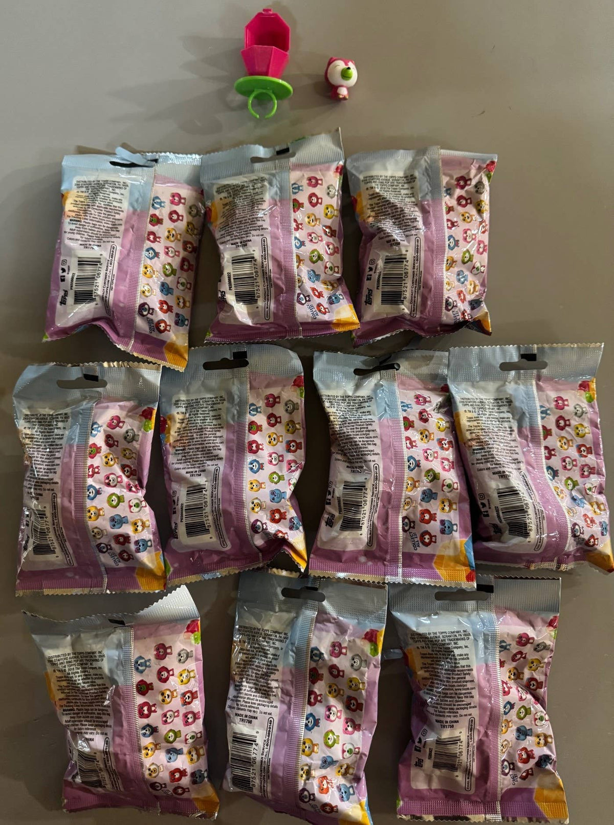 Topps Ring Pop Puppies Ring & Figure Blind Bag-3