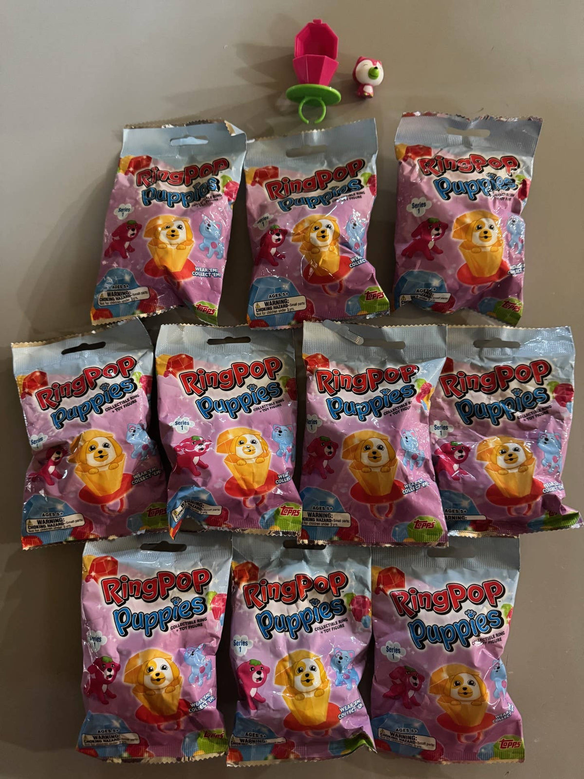 Topps Ring Pop Puppies Ring & Figure Blind Bag